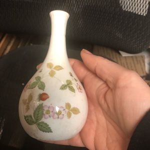 Wedgewood “Wild Strawberry” Vase - 481 $25 or $20 w/offer